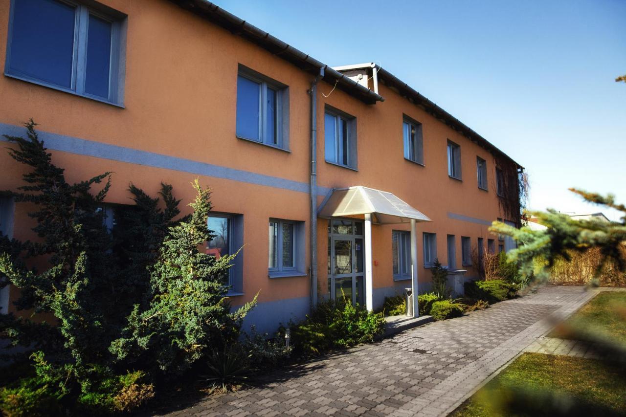 Atmosfera Hotell Zyrardow Exteriör bild